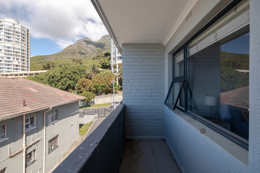 1 Bedroom Property for Sale in Vredehoek Western Cape
